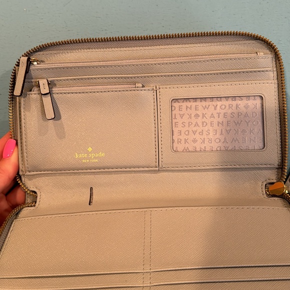 Kate Spade Zipper Organizer Wallet *USED ONCE* - Picture 4 of 12